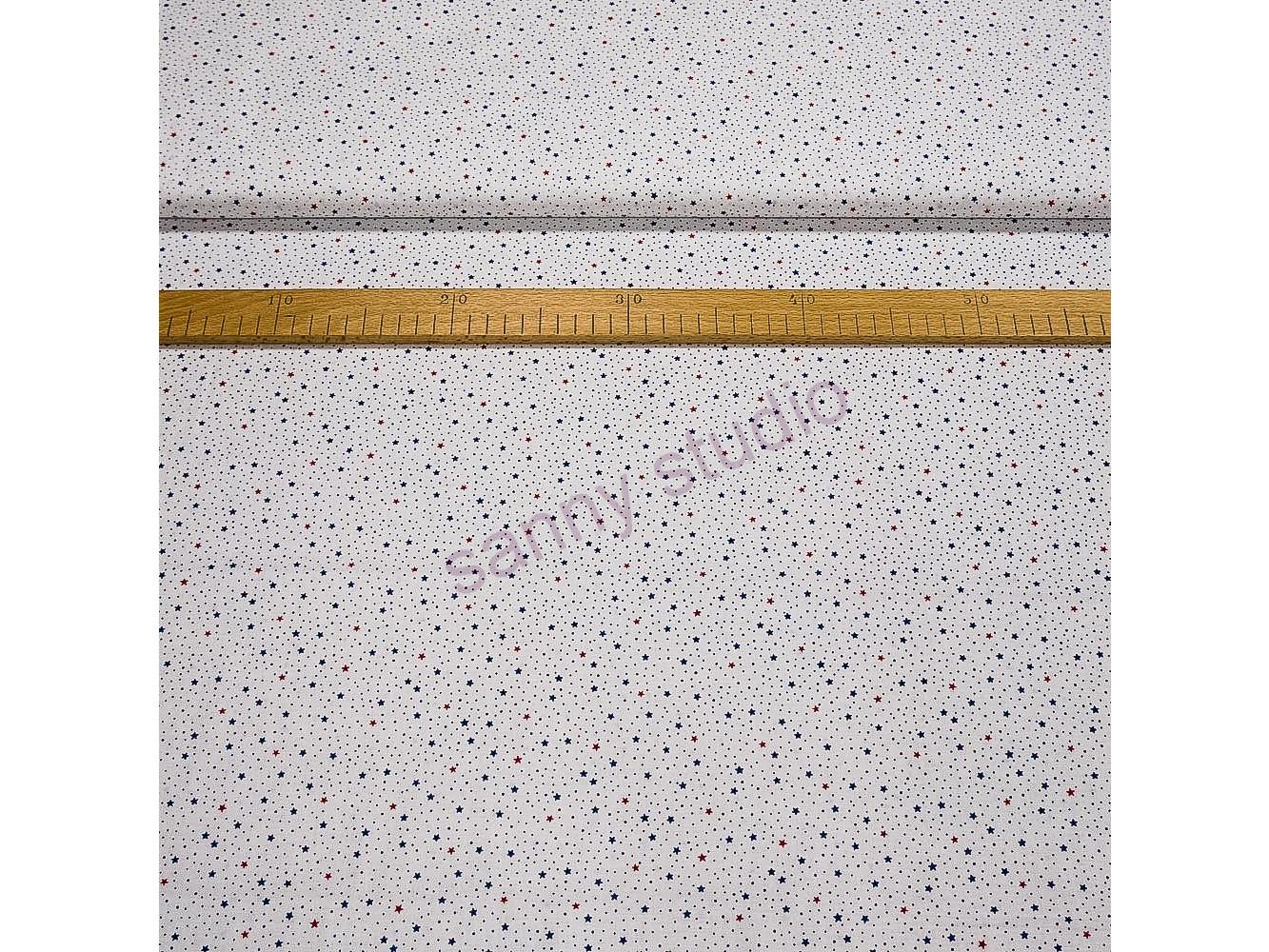 Bavlněné plátno ANIKA modré a červené malé hvězdičky na bílé, š.160cm